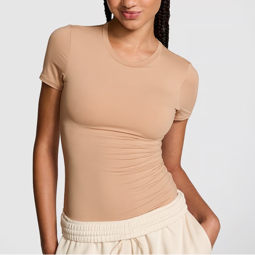 NWT PINK
BASE STRETCH SHORT-SLEEVE TEE